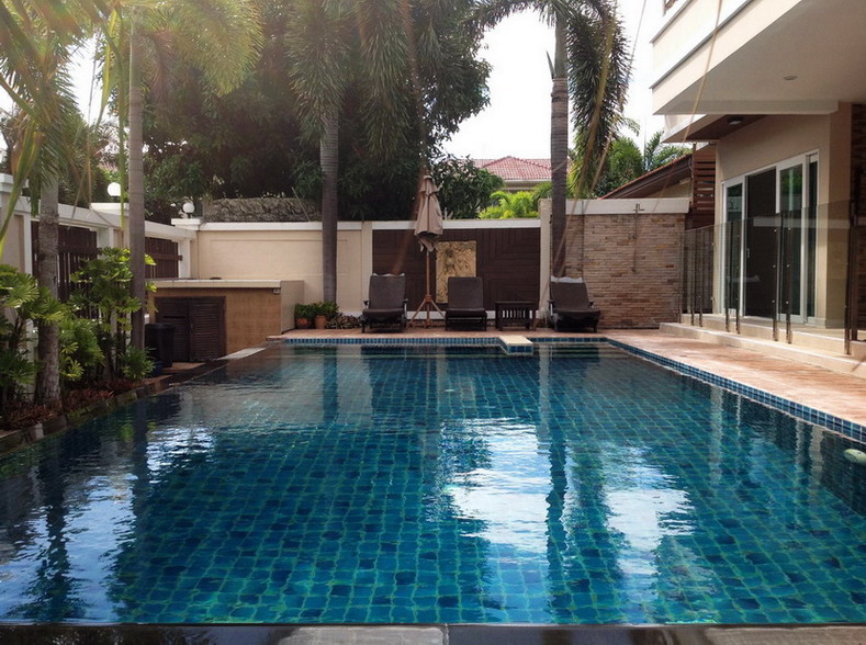 Big house 4+1 Bedrooms for Rent in East Pattaya