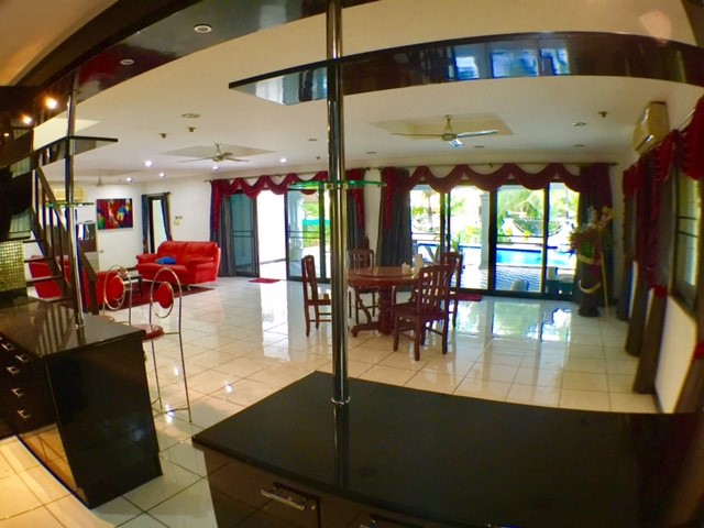 Big Pool House for Sale in Pattaya