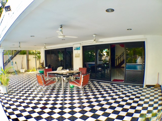 Big Pool House for Sale in Pattaya