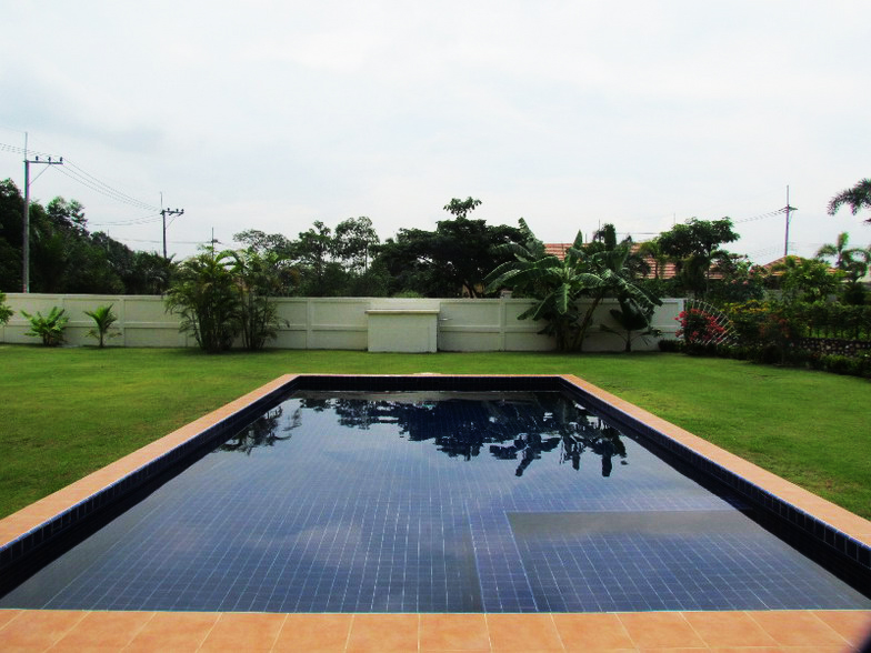 Big Land 2 Story House for Sale in East Pattaya