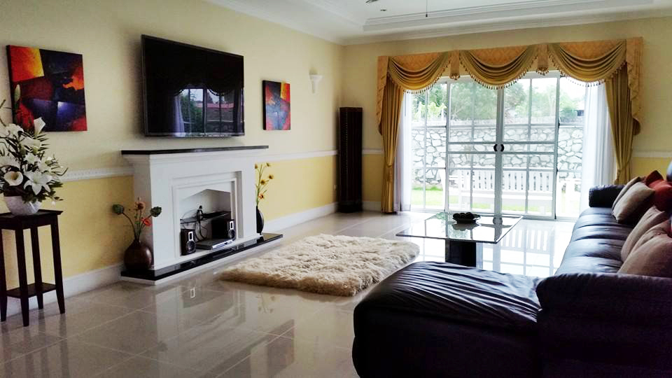 Luxurious House for Sale and Rent in East Pattaya Mabprachan Lake