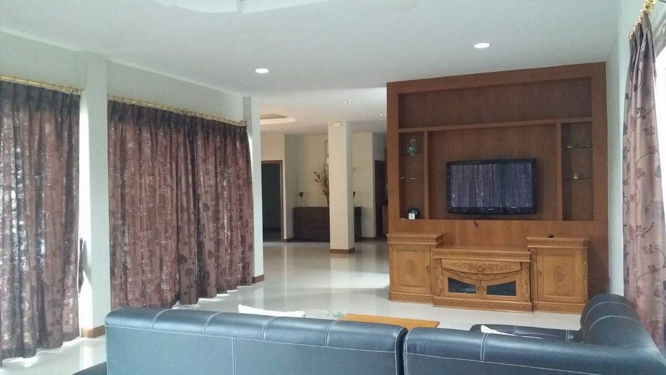 2 Story House 4 Bedrooms For Rent in East Pattaya