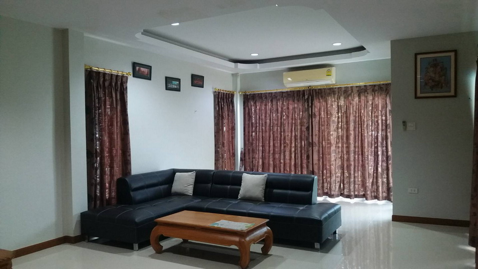 2 Story House 4 Bedrooms For Rent in East Pattaya