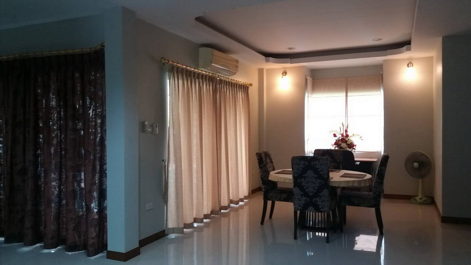 2 Story House 4 Bedrooms For Rent in East Pattaya