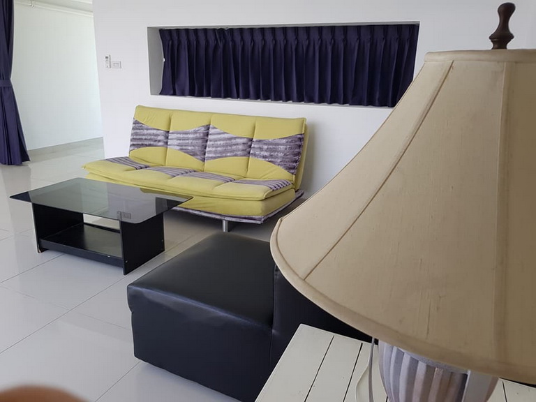 Beach Front Townhouse For Rent on the Beach, Jomtien