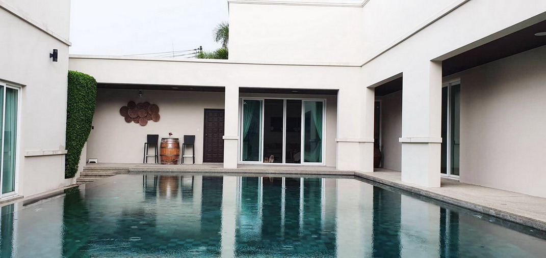 1 RAI of Land Luxury House for Sale and Rent Pond, Pattaya