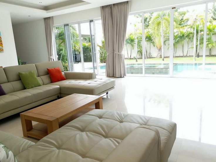 Huge Pool Villa For Sale and Rent Mapprachan Lake, East Pattaya