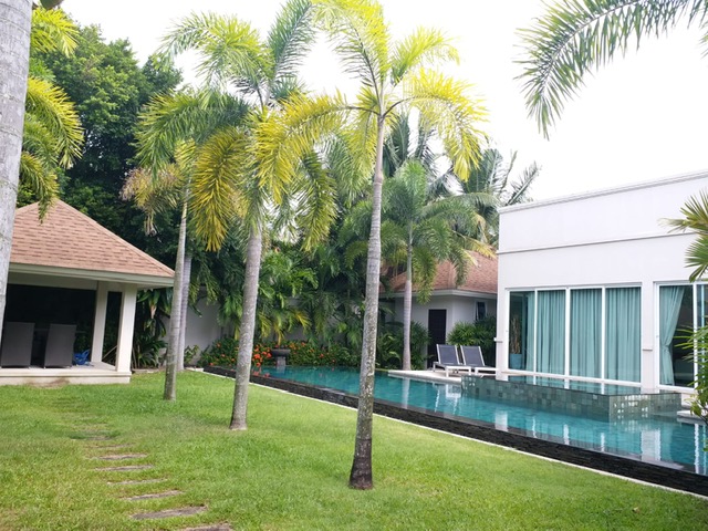 Huge Pool Villa For Sale and Rent Mapprachan Lake, East Pattaya