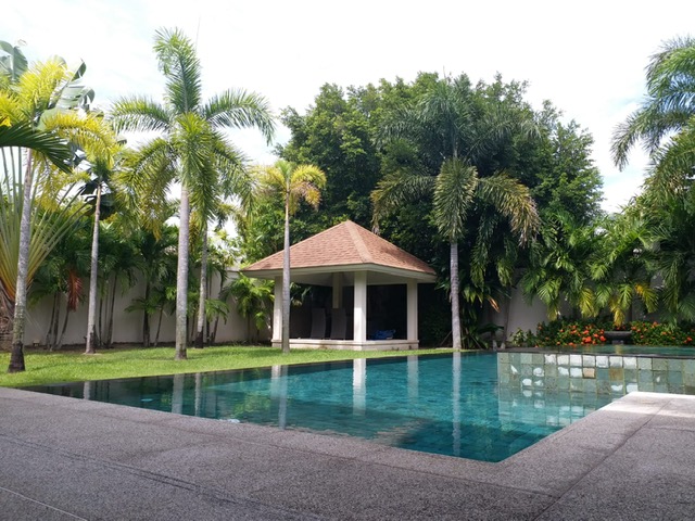 Huge Pool Villa For Sale and Rent Mapprachan Lake, East Pattaya