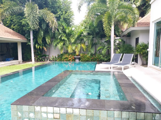 Huge Pool Villa For Sale and Rent Mapprachan Lake, East Pattaya