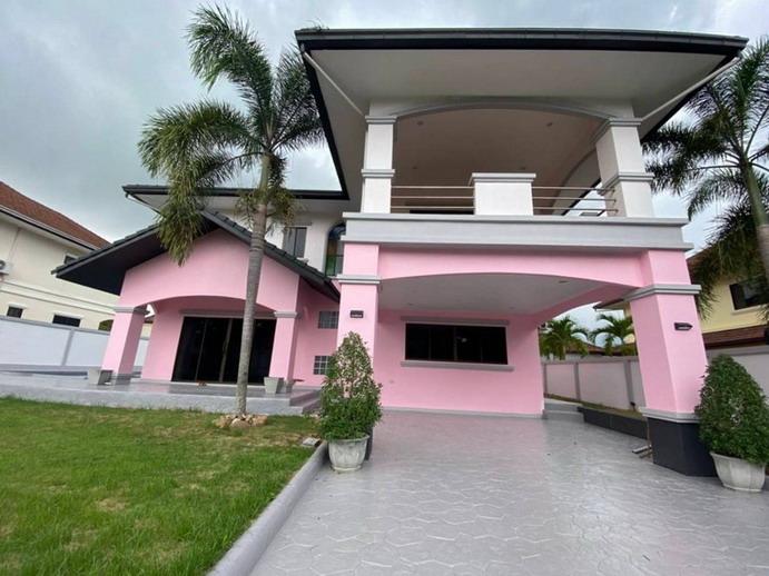 2 Storey House Sale in East Pattaya, Mapprachan Lake