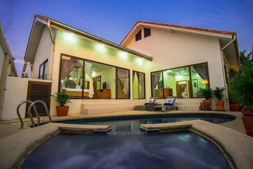 3 Bedrooms Pool Villa  For Rent  at Jomtien, Pattaya