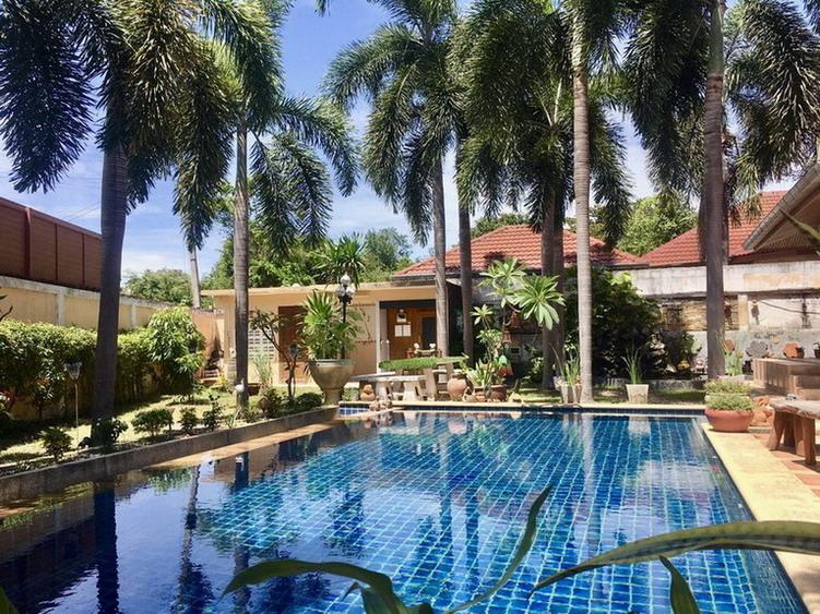 Private house with a swimming pool for Sale Nong Ket Yai, East Pattaya