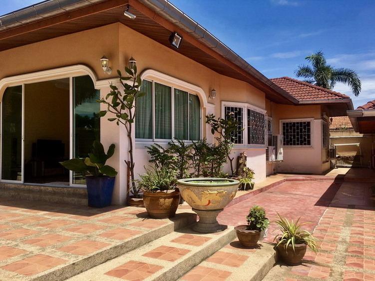 Private house with a swimming pool for Sale Nong Ket Yai, East Pattaya