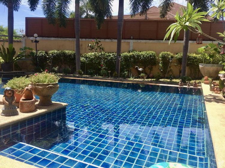 Private house with a swimming pool for Sale Nong Ket Yai, East Pattaya