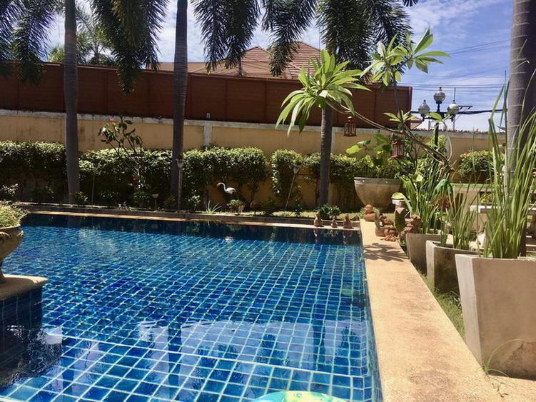 Private house with a swimming pool for Sale Nong Ket Yai, East Pattaya
