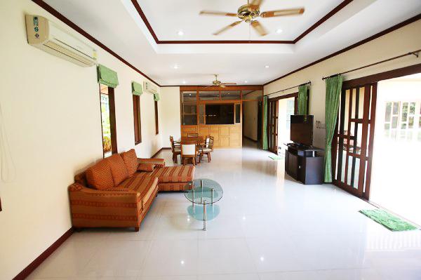 4 Bedrooms House For Rent With Private Pool In East Pattaya