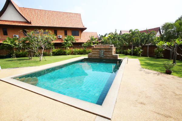 4 Bedrooms House For Rent With Private Pool In East Pattaya