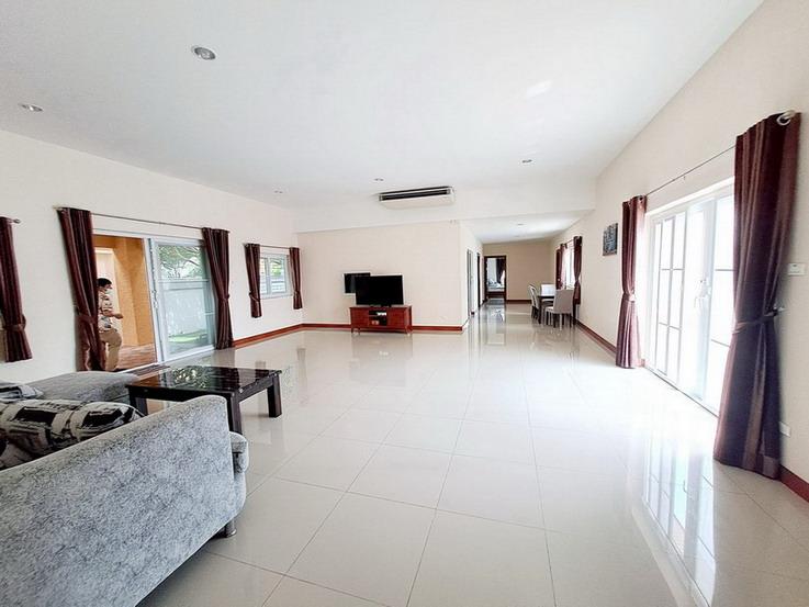 4 Bedrooms Pool Villa For Rent in East Pattaya