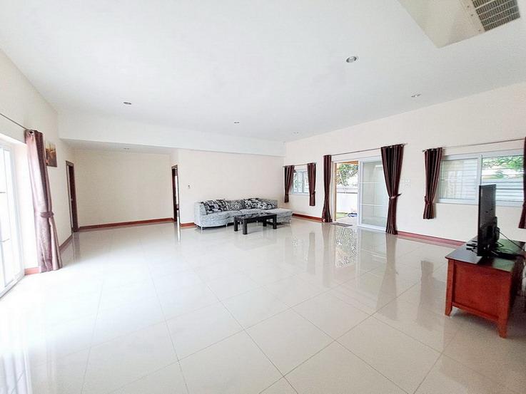 4 Bedrooms Pool Villa For Rent in East Pattaya