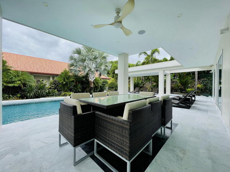 A Super Luxury Villa for Sale in Pattaya