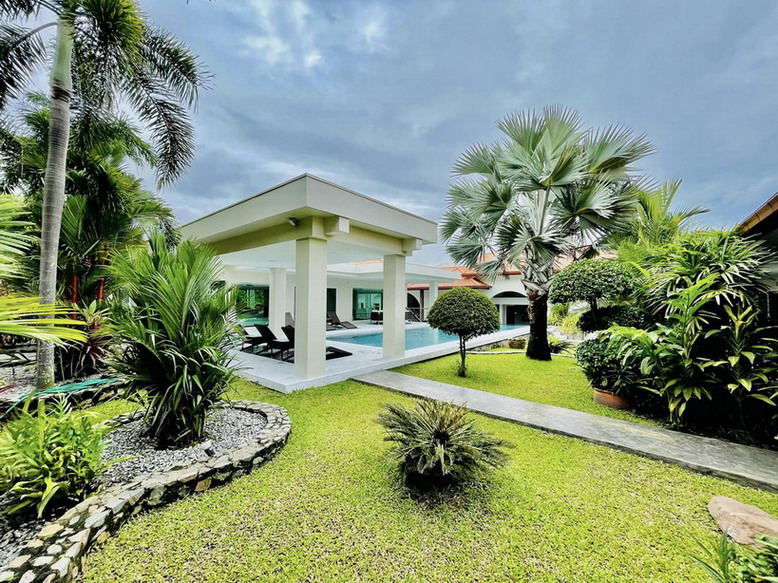 A Super Luxury Villa for Sale in Pattaya