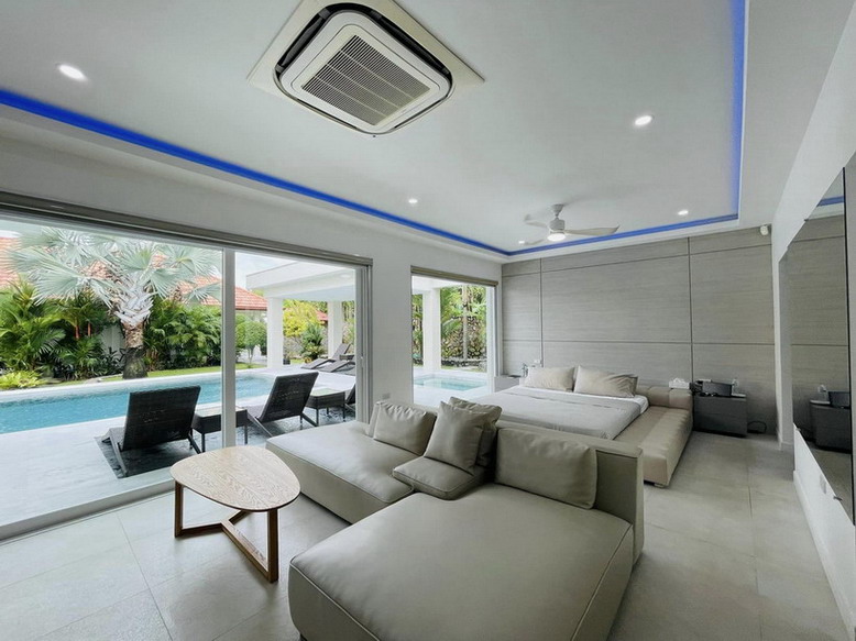 A Super Luxury Villa for Sale in Pattaya