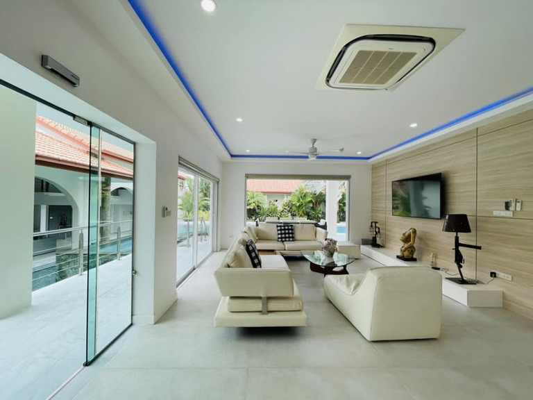 A Super Luxury Villa for Sale in Pattaya