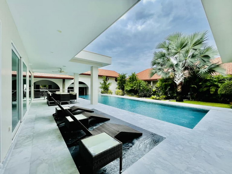 A Super Luxury Villa for Sale in Pattaya