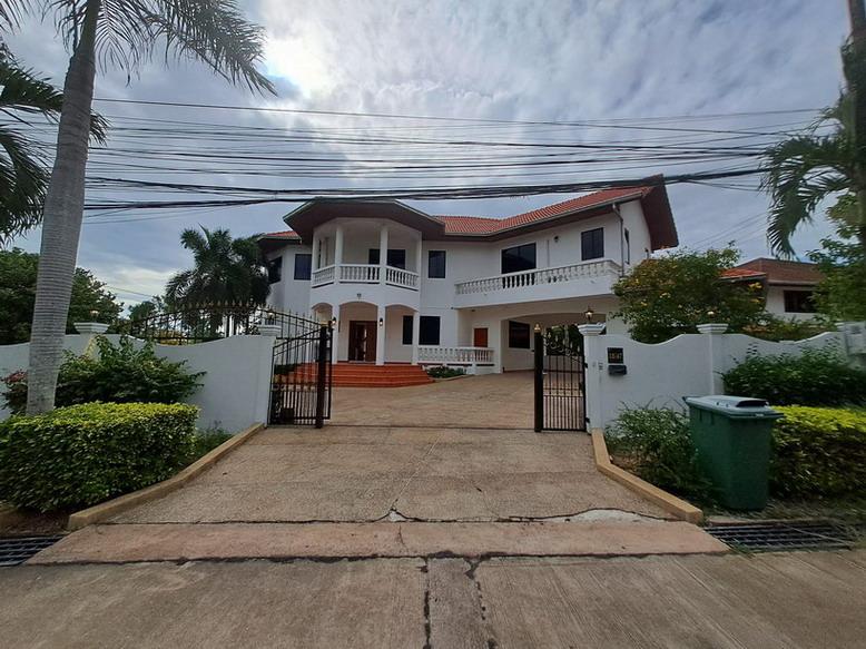 Big Land House for Rent in East Pattaya