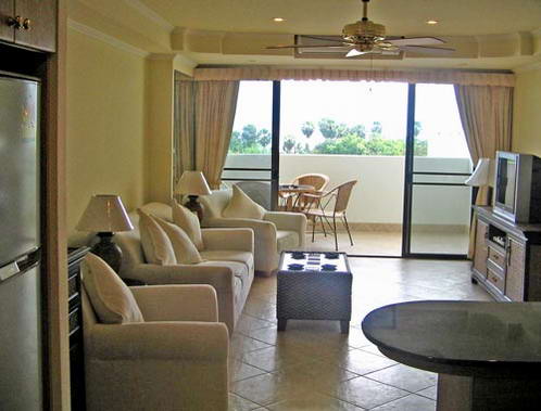 Fully Outfitted Jomtien condo for sale