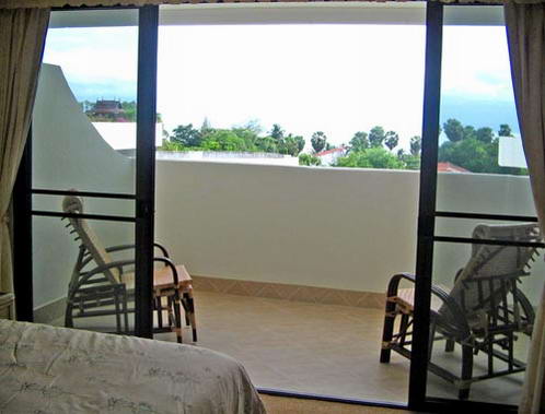 Fully Outfitted Jomtien condo for sale