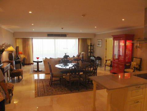 Large Condo For Sale on Pratunmak Hill, Pattaya