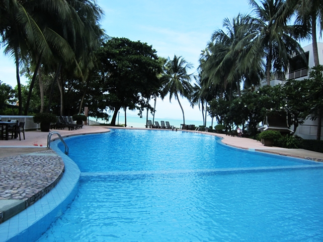 Large Beachfront 3 Bedrooms Condo for Rent Wongamat Beach Pattaya