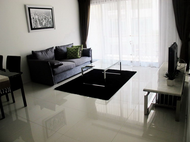 Pool View 2 Bedrooms Condo for Rent in Pattaya Center
