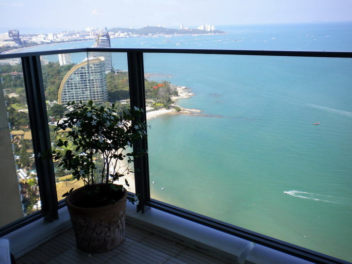 Luxury Beachfront Northpoint Condominium 3 Bedrooms For Rent in Wong Amat Beach Pattaya