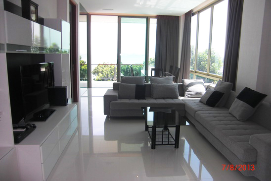 3 Bedrooms Beachfront Condominium for Rent