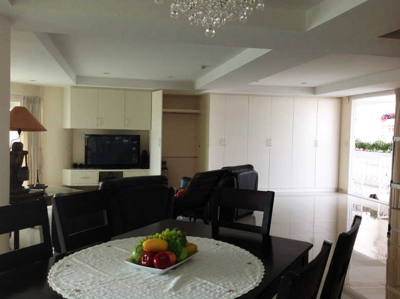 Large 2 Bedrooms Wong Amat Beach Condo for Rent