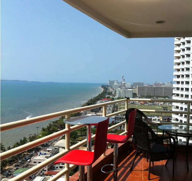 3 Bedrooms Condo for Sale and Rent Jomtien Beach Rd.