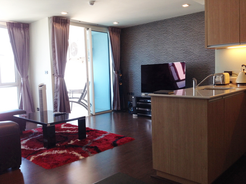 Sea-view Condo for Rent in Pratamnak Hill