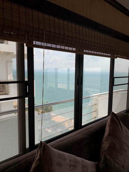 Beachfront Condominium For Sale in Jomtien