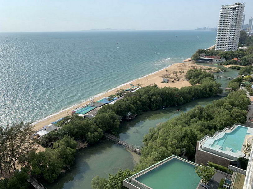 Beachfront Condominium For Sale in Jomtien