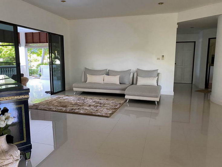 Beachfront Condominium For Sale in Na Jomtien, Pattaya