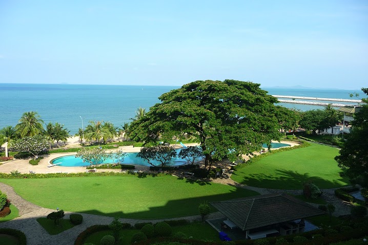 3-Bedrooms Beachfront Codo For Sale in Na Jomtien