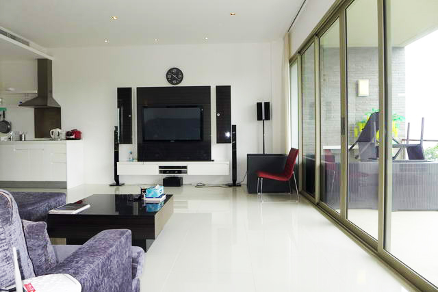 Luxury sea view 2 bedroom Beachfront Condo for Sale Rent in Wong Amat Beach, Pattaya