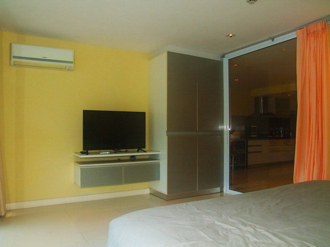 Large 1 Bedroom Condo for Rent on Pratumnak Rd.