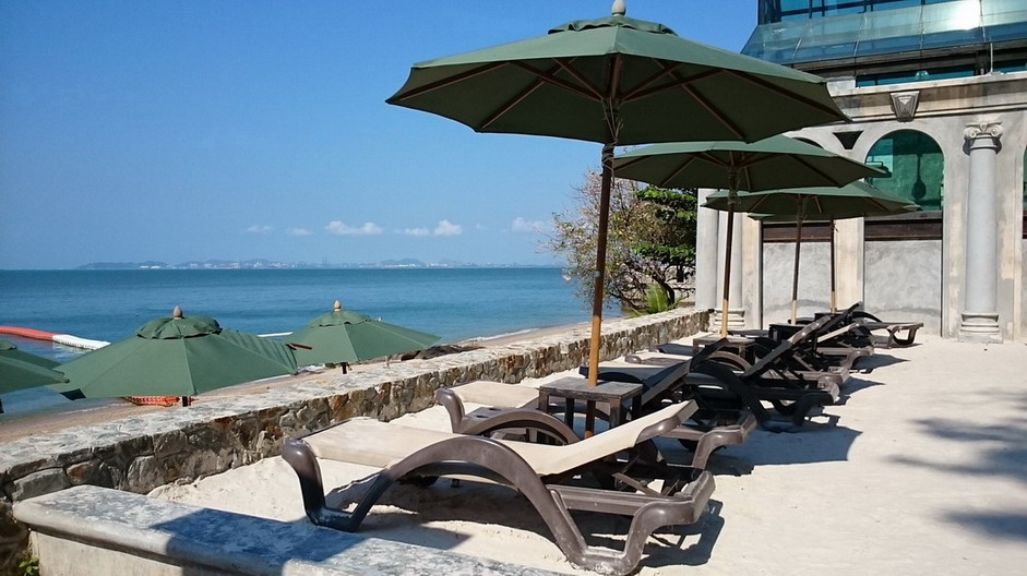 Luxury 1 bedroom Beachfront Condo for Sale and Rent