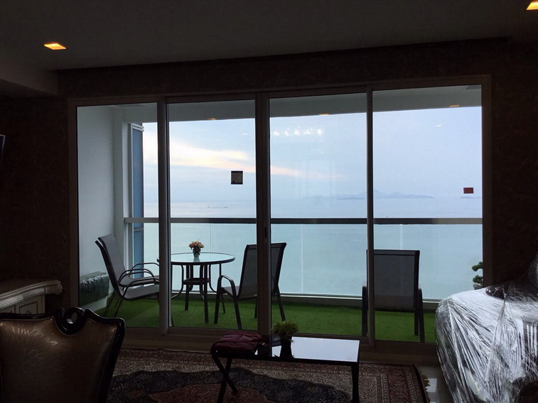 Beachfront  Luxury Condominium for Sale and Rent in Wong Amat Beach Pattaya, Thailand