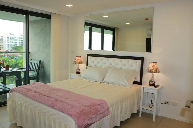 1 Bedroom Condo for Sale in Na Jomtien Beach Front Pattaya