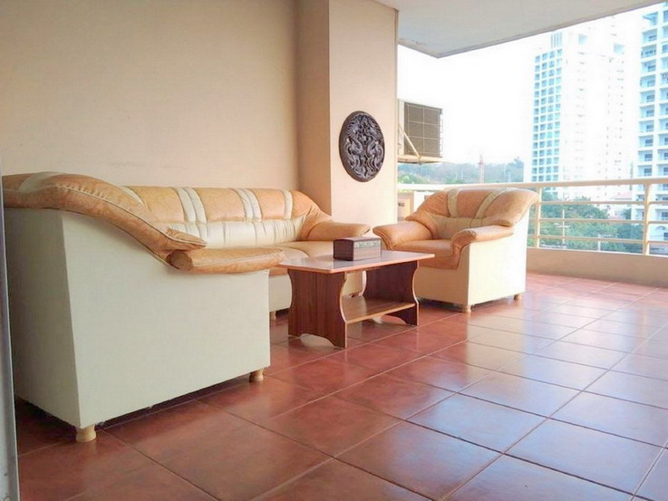 Large Condo for Sale on Pratumnak Hill